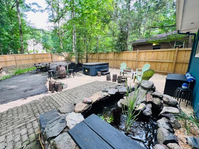 Mountain Lake Retreat - Hot Tub, Lake, Fire Pit, Wineries, Restaurant ハーパーズ・フェリー エクステリア 写真
